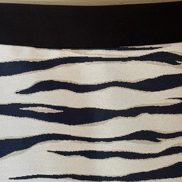 Ann Taylor Petite Zebra Jacquard Print Pencil Skirt Dark Navy/Ivory 12P - Picture 3 of 9
